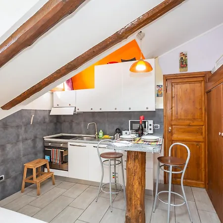 Guesthost - La Mansarda Di Garibaldi Appartement Turijn