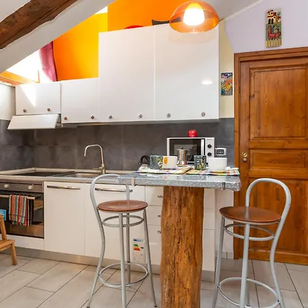 Appartement Guesthost - La Mansarda Di Garibaldi Turijn
