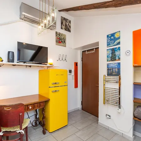 Guesthost - La Mansarda Di Garibaldi Appartement *