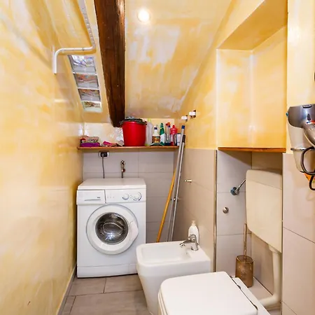 Guesthost - La Mansarda Di Garibaldi Appartement Turijn